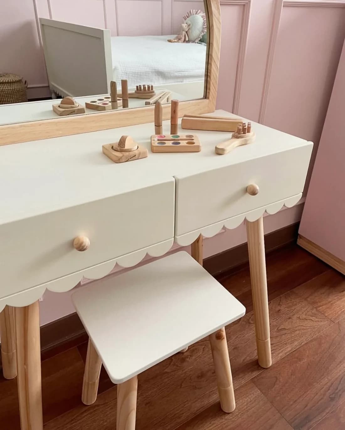 Vanity & Mirror Playset alternate